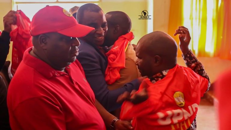 PF CONSTITUENCY CHAIRMAN IN LUFWANYAMA LEADS HUNDREDS TO JOIN UPND…AS HON MATAMBO CONTINUES PARTY MOBILISATION