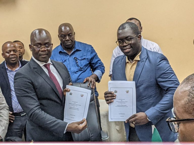 ZAMBIA AND DRC SIGNS A COMMUNIQUE TO START OPERATING KASUMBALESA BOARDER ON 24 HOURS WINDOW