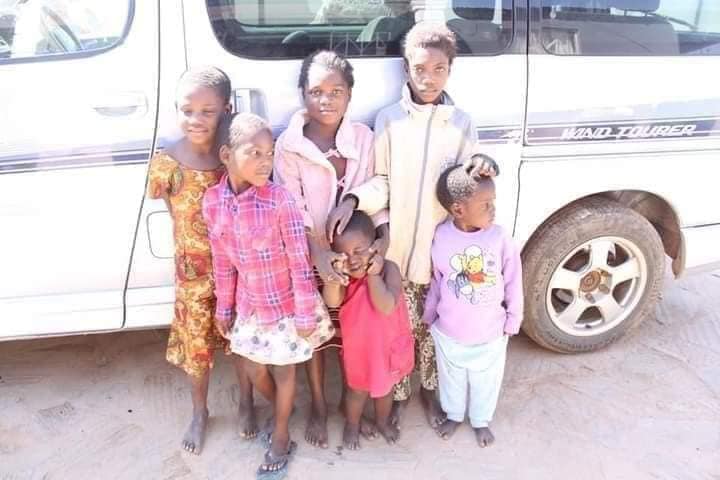 THE SIX BABY SISTERS WHO LIVED UNDER THE BRIDGE