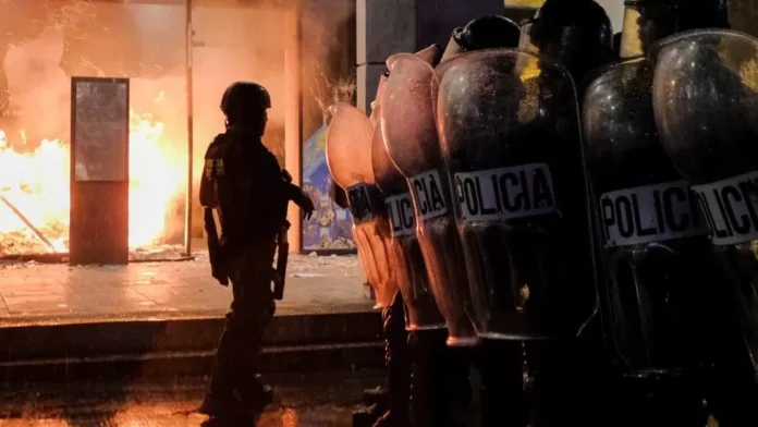 Protests for democracy in Guatemala immobilises country for second week