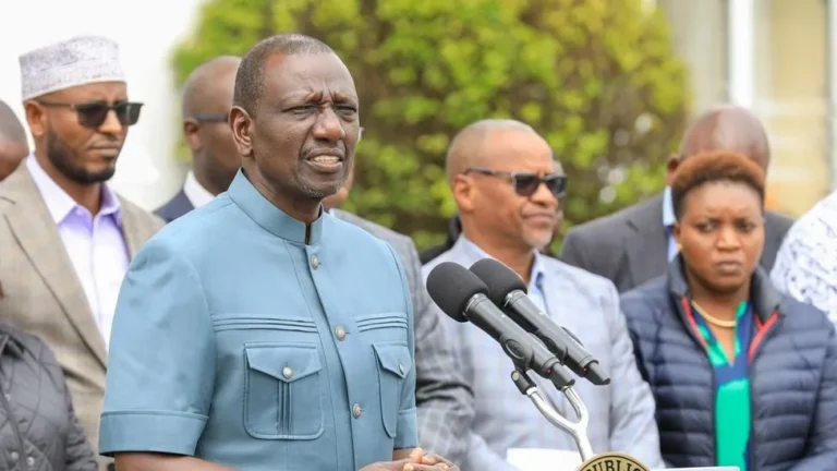 Kenyan parliament outlaws president’s favorite Kaunda suits
