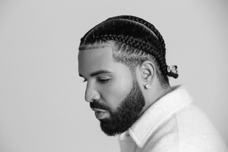 Fan reacts as Drake surprises her with on-stage gender reveal and $50K gift