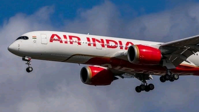 AIR INDIA BOEING 787-8 DREAMLINER  FLIGHT FORCED TO TURN BACK WITH TECHNICAL ISSUE – DAYS AFTER AHMEDABAD DISASTER
