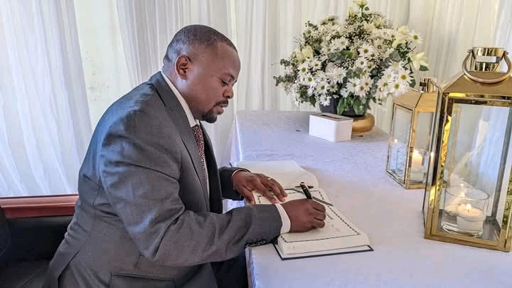 PF PRESIDENT CHABINGA SIGNS ECL’s BOOK OF CONDOLENCE  AT BELVEDERE LODGE.