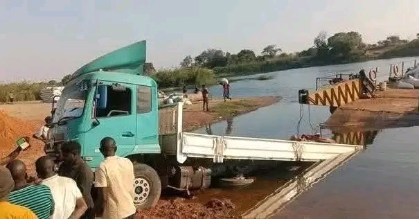 CARELESS DRIVER CAUSES DISRUPTION OF PONTOON&nbsp; OPERATIONS ON LUFUBU RIVER CROSSING POINT (HARBOUR)