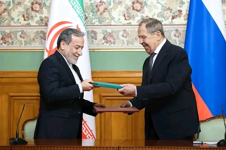 Russia & Iran deepen ties with new agreement coordinating anti-sanctions action