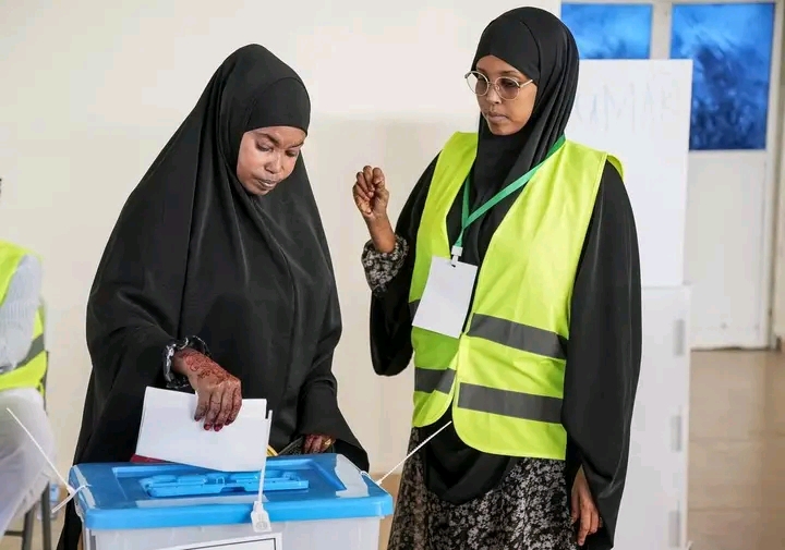 SOMALIS VOTE IN THE FIRST ONE-PERSON, ONE-VOTE ELECTION IN DECADES