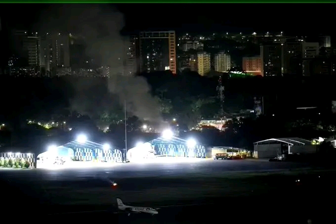 TRUMP THE “PEACEMAKER” LITS THE SKIES OF THE VENEZUELAN CAPITAL WITH EXPLOSIONS