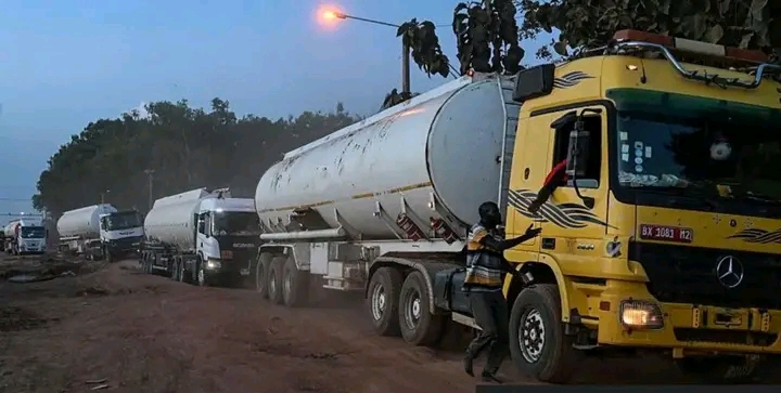 NIGER REVOKES LICENCES OF TANKER DRIVERS WHO REFUSE TO GO TO MALI AMID JIHADIST BLOCKADE