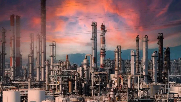 Iranian Drones Strike Saudi Aramco’s Massive Ras Tanura Refinery – One of World’s Largest Oil Facilities Forced to Shut Down in Dramatic Escalation!