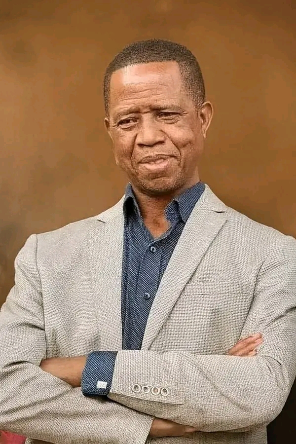 Analyst Mike Sichula knocks on the First Lady’s door …over dead frozen President ECL in Zambia
