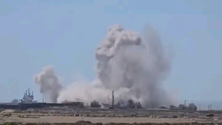Airstrike Reported at Iranian Gulf Port, Regional Tensions Intensify