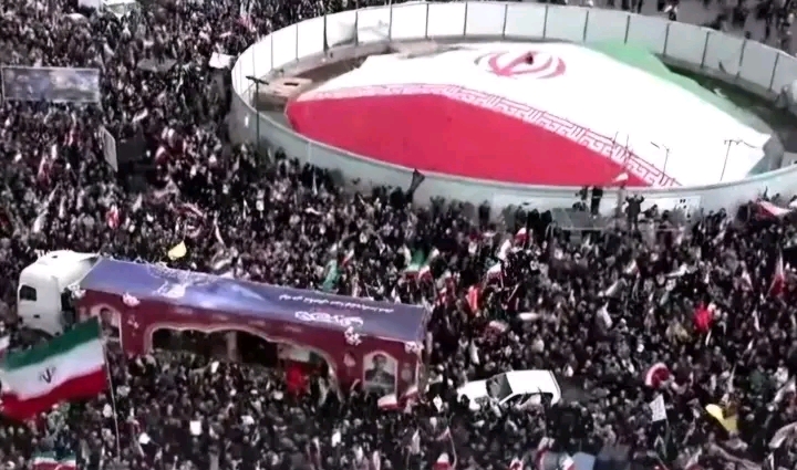 Massive Crowds in Tehran Mourn ‘Hormuz Defender’ IRGC Naval Commander