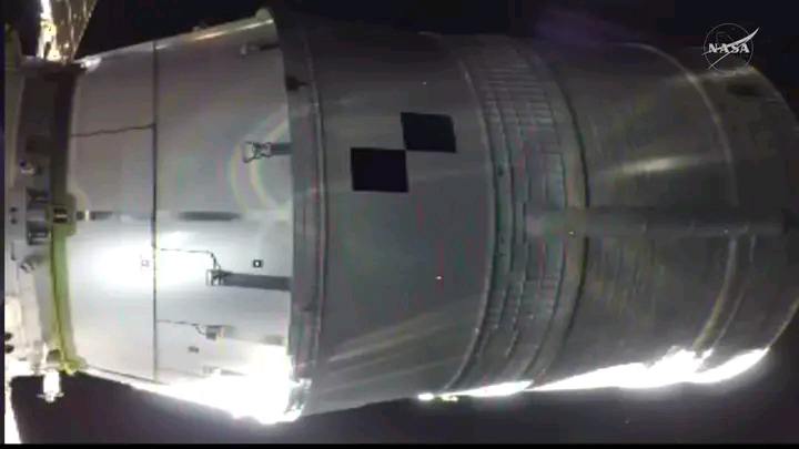 NASA’s Artemis II Moon Mission Hits Early Snag: Toilet Malfunctions in Orbit