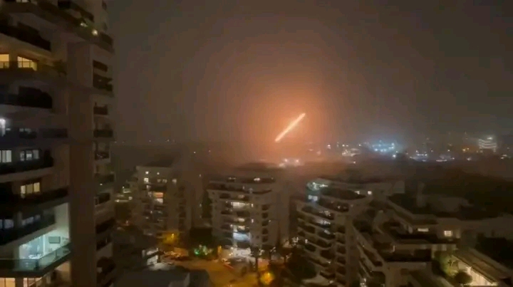 Iran Launches New Missile Wave, Reports of Penetration Strike in Tel Aviv
