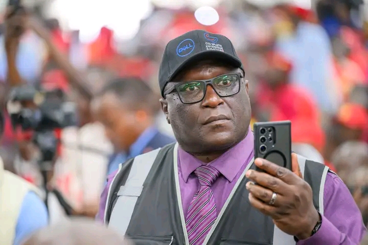 Chellah Tukuta has advised Simon Mwewa Lane!“Put that phone away. stop English lectures… start selling your vision for Lusaka!”