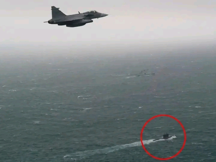 NATO Scrambles as Russian “Black Hole” Submarine Enters Strategic Waters