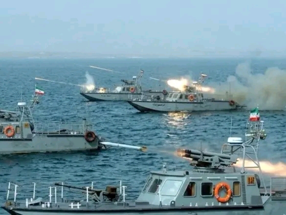 Iran deploys “swarm tactic” : fast attack craft positioned to intercept vessels in Hormuz