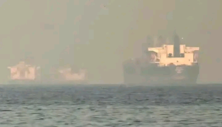 Iran grants free Hormuz passage to allies, waives fees for Russia in strategic move