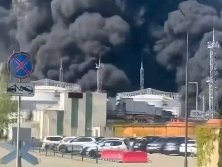 Frontline shifts as Russia pushes Donbas, Ukraine hits deep with refinery strike