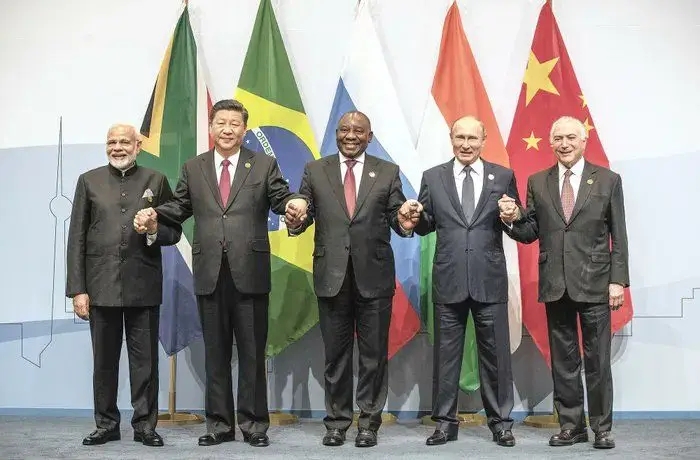BRICS COUNTRIES REPORTEDLY PUSHING TO DITCH THE US DOLLAR IN GLOBAL TRADE — SPARKS WORLDWIDE DEBATE