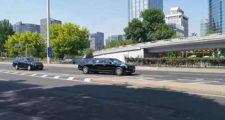 Trump’s Motorcade Rolls Into Beijing Ahead of Historic Summit