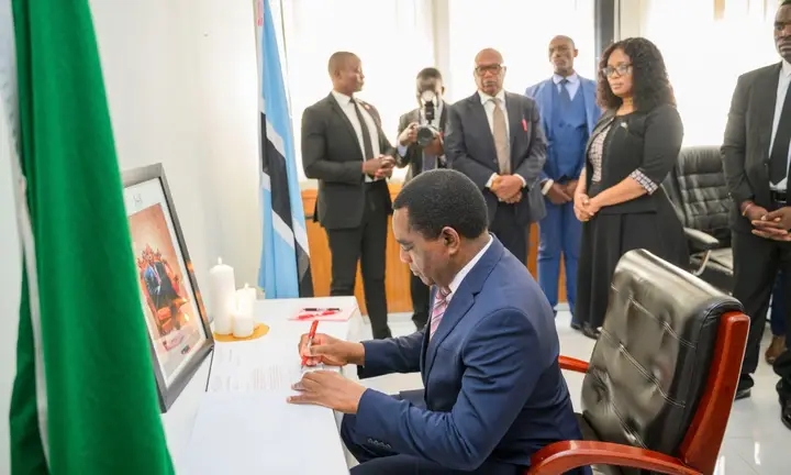PRESIDENT HICHILEMA PAYS TRIBUTE TO FORMER BOTSWANA LEADER MOGAE