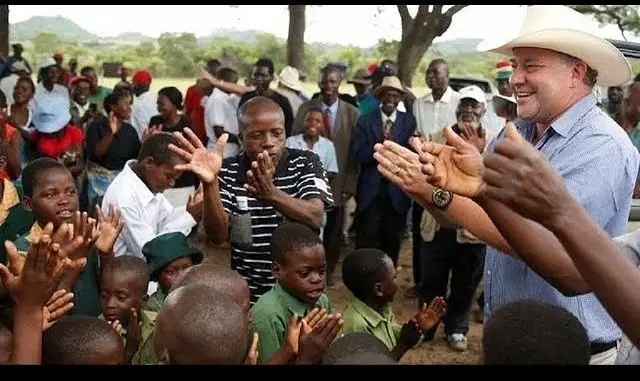 “Zimbabwean White Farmer Welcomed Like A Hero After Returning Home To Help Revive Agriculture”