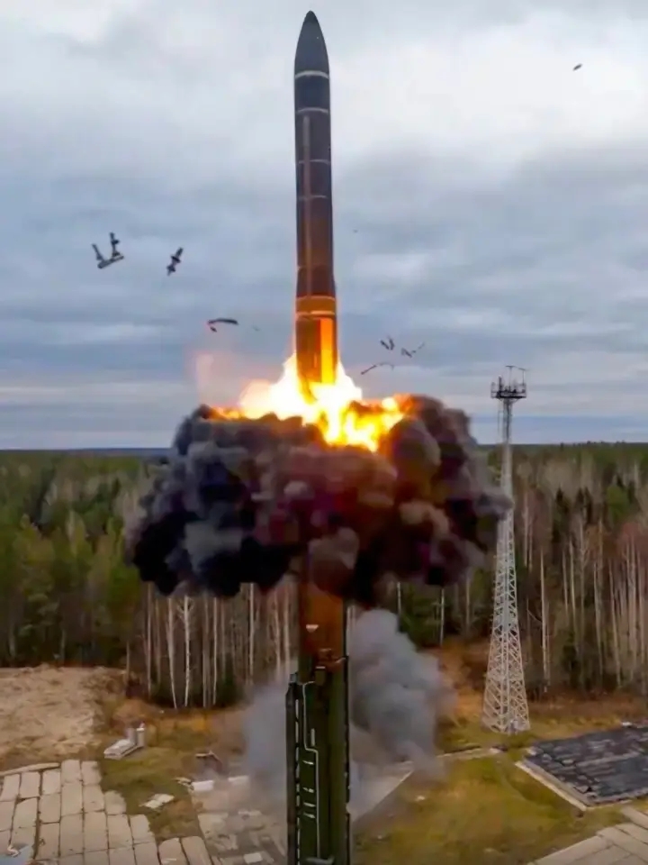 Russia launches multiple-warhead missile strike on Ukraine as hypersonic “Oreshnik” returns to battlefield