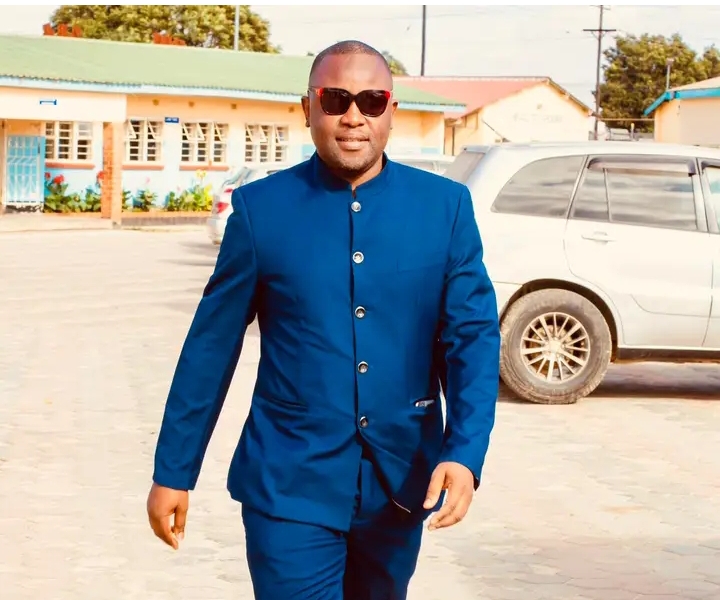 I’m running as your Independent Kabwata MP to remove and scatter the cartel that’s been eating your jobs and contracts for 5 years – you need a fighter- Hon. Mainda Simataa
