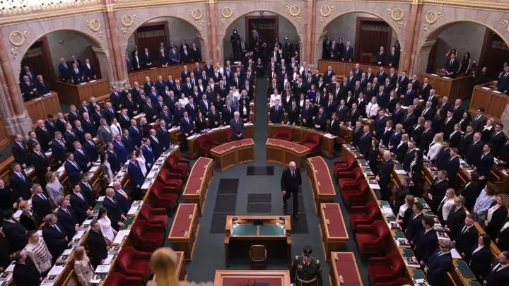 Hungary’s Lawmakers Vote to Slash Their Own Salari