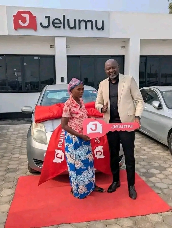 WOMAN WHO WALKED FOR HH GETS TOYOTA VITZ